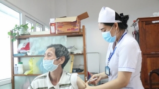 Đắk Lắk: Tiếp nhận hơn 10 vạn liều vaccine để tiêm mũi 3 cho người dân