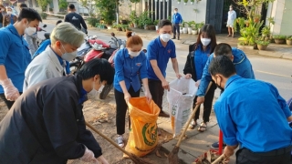 Đà Nẵng ra quân vệ sinh môi trường đón Tết Nguyên đán