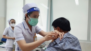 Bộ Y tế thông tin thêm về tiêm vaccine phòng COVID-19 liều cơ bản và nhắc lại