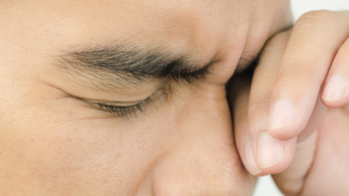 Viêm giác mạc do virus herpes