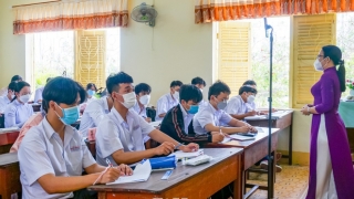 Cà Mau cho học sinh từ lớp 1 đến 7 chuyển sang học trực tuyến