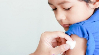 Nghiên cứu tiêm vaccine phòng COVID-19 mũi 4 cho người lớn, mũi 3 cho trẻ em và tiêm cho trẻ em từ 3 đến 5 tuổi