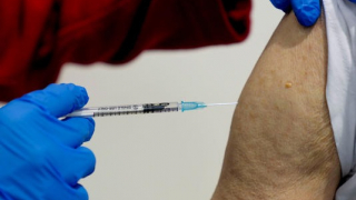 Đức: Người đàn ông đi tiêm 90 liều vaccine COVID-19