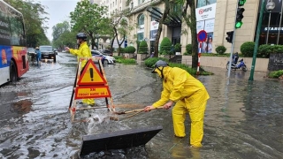 Mưa lớn gây ngập tại một số khu vực nội đô Hà Nội