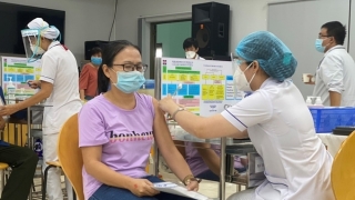 Bộ Y tế yêu cầu các địa phương tăng cường triển khai tiêm vaccine phòng COVID-19 mũi 3