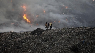 Ấn Độ: Cháy bãi rác khổng lồ gây ô nhiễm nghiêm trọng tại New Delhi