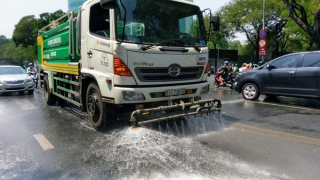 TP. HCM triển khai tưới nước rửa đường để giảm ô nhiễm