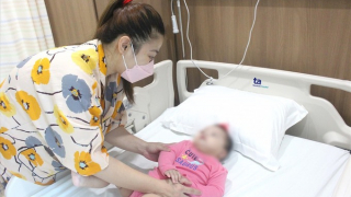 TP. HCM: Bé gái 6 tháng tuổi tiểu ra máu do nhiễm khuẩn đường tiết niệu