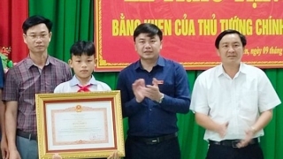 Thủ tướng Chính phủ tặng Bằng khen cho em học sinh ở Hà Tĩnh dũng cảm cứu 2 em nhỏ đuối nước