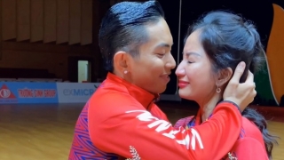 Khánh Thi bật khóc khi Phan Hiển giành đến 3 huy chương vàng cho bộ môn dancesport tại SEA Games 31