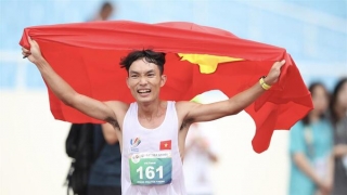 Hoàng Nguyên Thanh mang về tấm HCV đầu tiền cho Marathone nam Việt Nam tại SEA Games