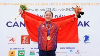 VĐV Nguyễn Thị Hương mang về huy chương vàng ở bộ môn đua thuyền Canoeing tại SEA Games 31