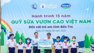 Quỹ sữa Vươn cao Việt Nam và Vinamilk chính thức khởi động hành trình trao 1,9 triệu ly sữa cho trẻ em năm 2022