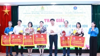 148 cá nhân đạt danh hiệu lao động giỏi ngành y tế năm 2022 được nhận Bằng khen