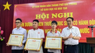 Hải Phòng tuyên dương, khen thưởng 04 học sinh lớp 10 cứu sống người bị đuối nước