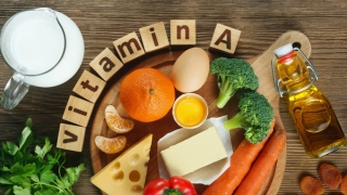 8 vitamin giúp mắt sáng khoẻ và ngăn ngừa thâm quầng