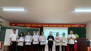 Hải Phòng tặng quà và học bổng cho 185 thí sinh có hoàn cảnh khó khăn tham dự Kỳ thi tốt nghiệp THPT quốc gia