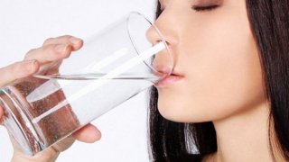 Bạn cần bao nhiêu lượng nước mỗi ngày vào mùa hè?