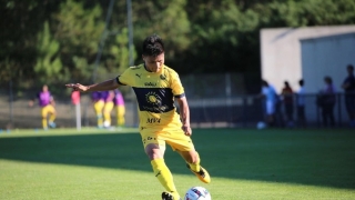 Quang Hải được vào sân từ hiệp 1 trong sận giao hữu giữa Pau FC gặp Angouleme Charente FC