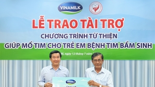 Vinamilk tiếp tục ủng hộ Hội Bảo trợ Bệnh nhân nghèo TP. HCM 500 triệu đồng  thực hiện chương trình mổ tim miễn phí