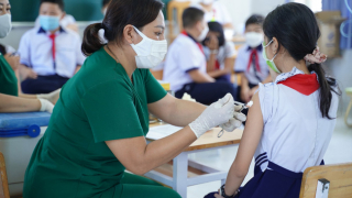 Sở Y tế TP. HCM yêu cầu 5 quận, huyện tăng cường giám sát hoạt động tiêm vaccine cho trẻ em