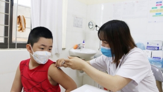 Lào Cai đẩy nhanh tiến độ tiêm vaccine phòng COVID-19 cho trẻ trước năm học mới