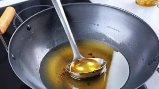 Những tác hại đáng chú ý khi tái sử dụng dầu ăn thường xuyên
