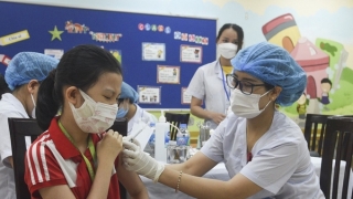 Sáng 24/8: Ca mắc COVID-19 tăng, đẩy nhanh tiến độ tiêm vaccine phòng COVID-19