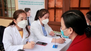 TP. HCM tư vấn, khám bệnh, chăm sóc sức khỏe hậu COVID-19 miễn phí cho công nhân