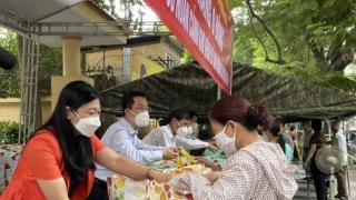 Hà Nội hưởng ứng phong trào thi đua “Vì người nghèo - Không để ai bị bỏ lại phía sau”