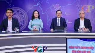 Tọa đàm “Chính phủ và doanh nghiệp đồng hành vượt khó”