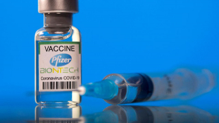 Anh: Phê duyệt vaccine COVID-19 của Pfizer-BioNTech ngừa biến thể phụ BA.4/5 làm mũi tăng cường