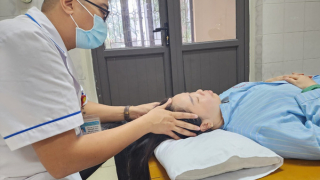 Hòa Bình: Nhiều bệnh nhân nhập viện điều trị liệt mặt do liệt dây thần kinh số 7 ngoại biên
