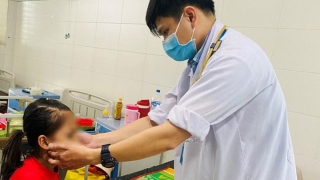 Quảng Ngãi tiếp nhận, điều trị cho 1 trường hợp mắc sốt xuất huyết Dengue nặng thể não