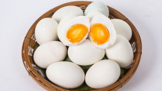 Những tác hại của trứng vịt muối đối với đường huyết