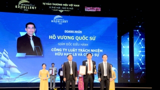 Luật sư Hồ Vương Quốc Sử đạt danh hiệu “Doanh nhân Việt Nam xuất sắc năm 2022”