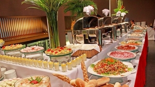 Lựa chọn thực phẩm an toàn để làm buffet dịp cuối năm thiết đãi gia đình và bạn bè