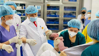 Công dân đầu tiên chào đời năm 2023 tại Bệnh viện Phụ sản Trung ương