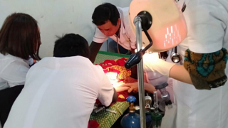 Nghệ An cứu sống bé 18 tháng tuổi ngưng tim, ngưng thở do đuối nước