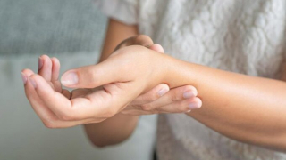 Triệu chứng, chẩn đoán và điều trị bệnh xương không viêm