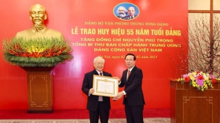 Lễ trao Huy hiệu 55 năm tuổi Đảng tặng Tổng Bí thư Nguyễn Phú Trọng