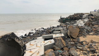 Xã Tiến Thành, TP. Phan Thiết: Ước tính thiệt hại 700 triệu do sóng lớn kết hợp triều cường