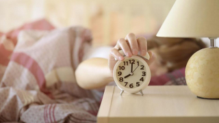 Không nên ngủ nướng vào cuối tuần