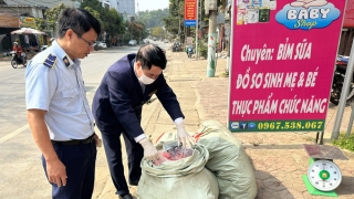 Lai Châu phát hiện phương tiện vận chuyển gần 400kg mỡ bò đã bốc mùi hôi thối