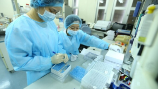 Hà Nội giải trình tự gen tìm biến thể mới của vi rút SARS-CoV-2
