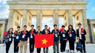 Hà Nội: 7 học sinh tham dự kỳ thi Olympic Toán thế giới Pangea đều đạt giải huy chương vàng và bạc