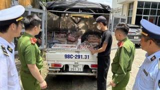 Bắc Giang phát hiện xe tải vận chuyển 1 tấn thực phẩm bốc mùi chuẩn bị được đưa vào bếp ăn khu công nghiệp