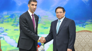 Thủ tướng Chính phủ Phạm Minh Chính tiếp Quốc vụ khanh phụ trách Thương mại quốc tế UAE