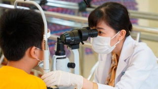 5 cách giúp con không bị tăng độ cận thị