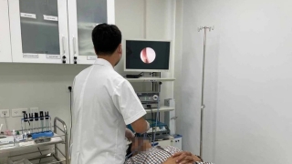 Hà Nội: Một nam bệnh nhân nhập viện do tự ý sử dụng các thuốc xịt mũi có corticoid kéo dài gây suy thượng thận